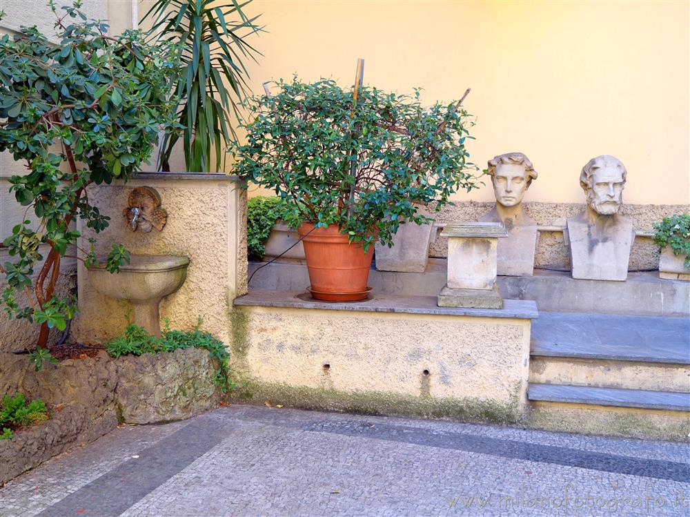 Milano - Dettaglio del cortile di Residenza Vignale